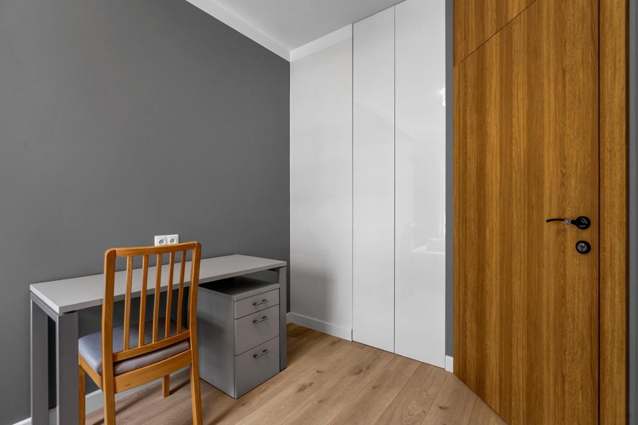 Lotnisko Chopina Modern Apartment Warsaw Exterior photo