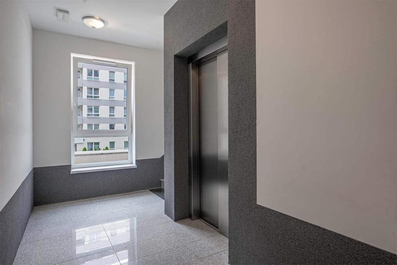 Lotnisko Chopina Modern Apartment Warsaw Exterior photo
